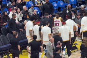 刚复出没多久又伤了？追梦仅打三分钟便一瘸一拐提前退赛